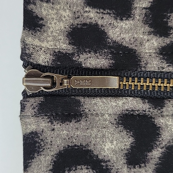 CAbi Jungle Skirt Taupe/Gray/Black Puma Leopard Print Size 4 NWOT - Picture 7 of 15